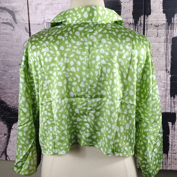 Eloquii Lime collard crop blouse - Picture 5 of 5